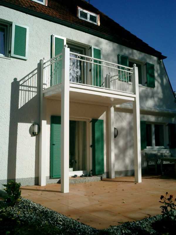 Verzinkte und pulverbeschichtete Balkonanlage