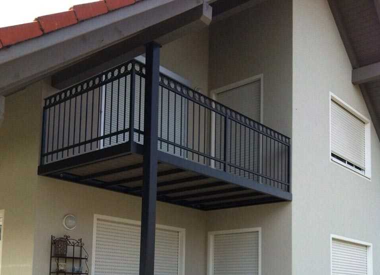 Verzinkte und pulverbeschichtete Balkonanlage