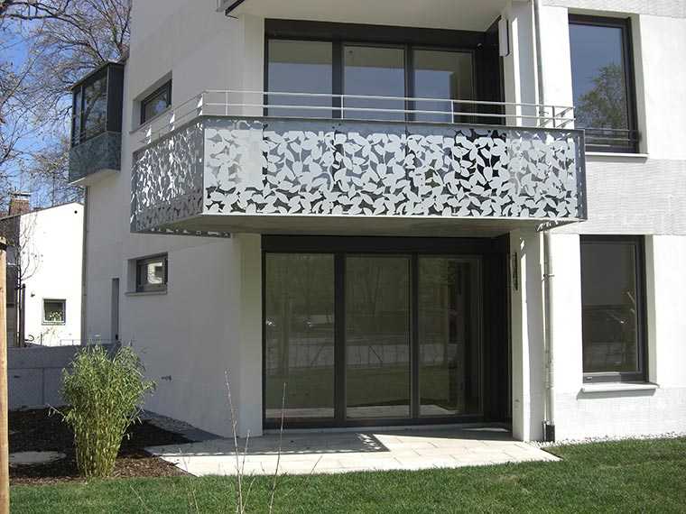 Verzinktes und pulverbeschichtetes Balkongeländer mit Blattmuster