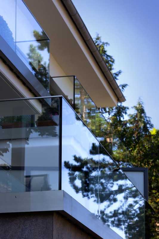 Balkongeländer aus Ganzglas