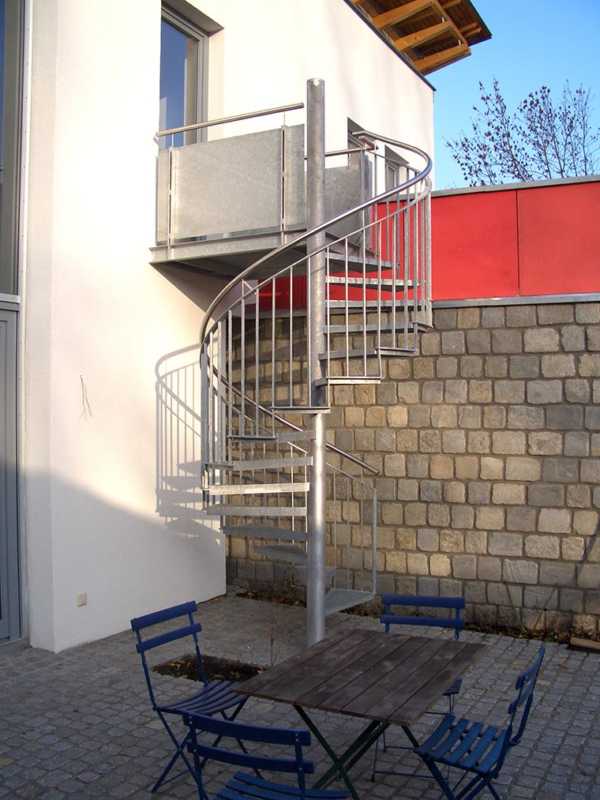 Verzinkte Treppenanlage