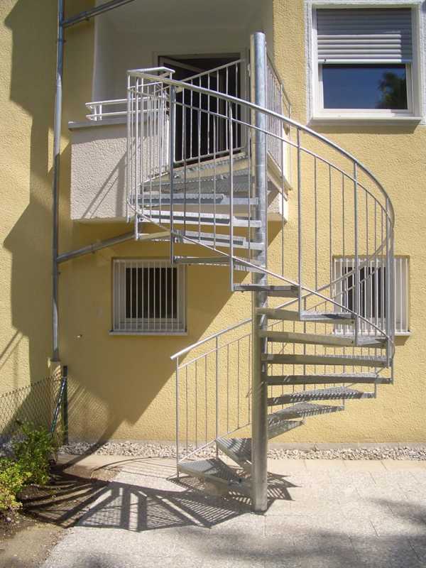 Verzinkte Treppenanlage