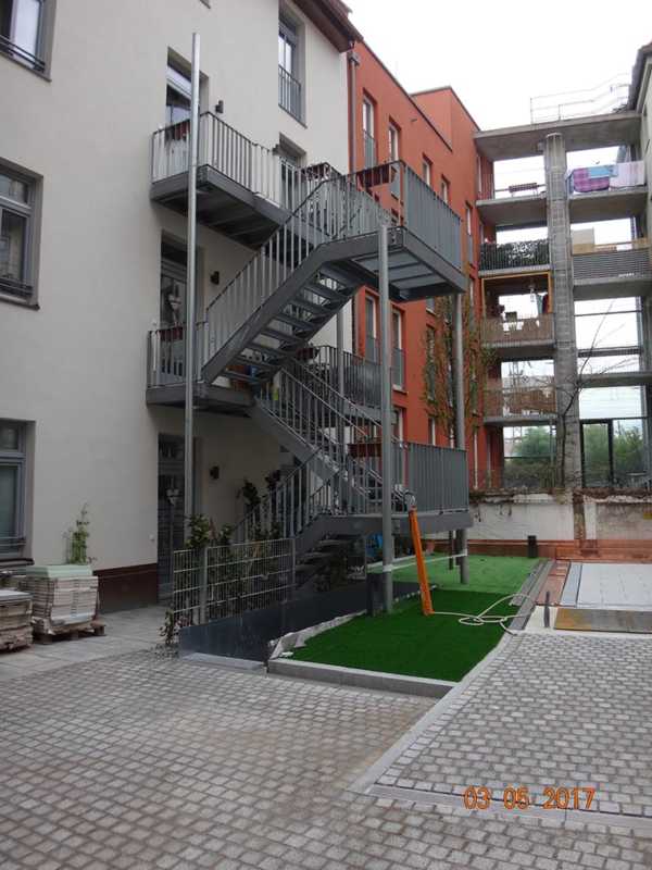 Verzinkte Treppenanlage