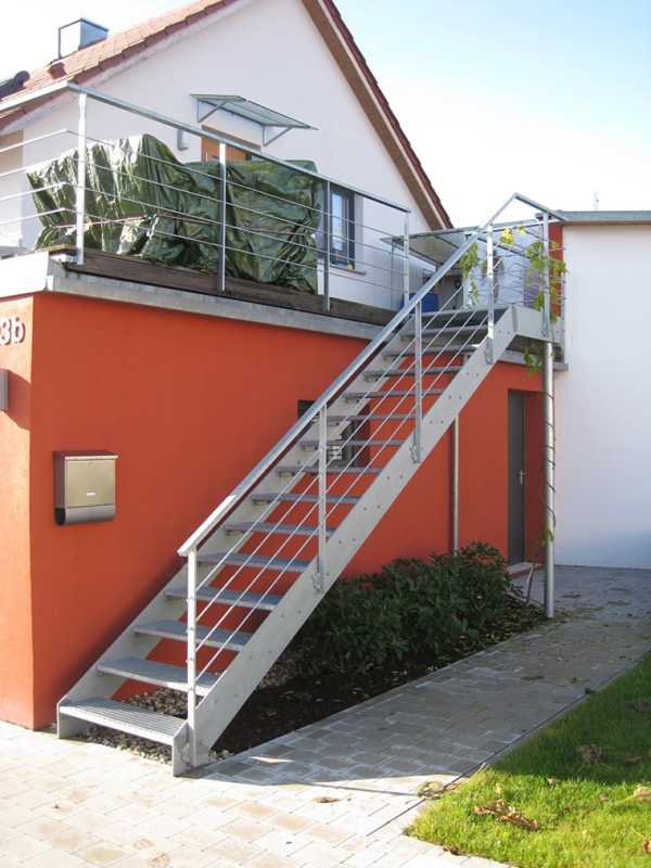 Verzinkte Treppenanlage