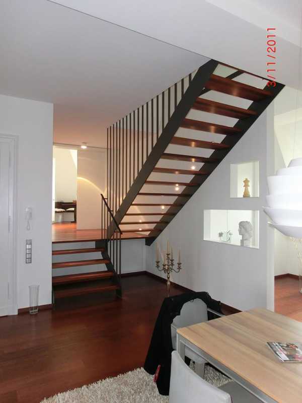 Treppenanlage aus Stahl und Holz