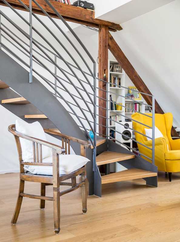 Treppenanlage aus Stahl und Holz