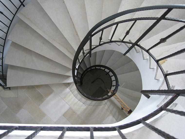 Rundes Treppengeländer aus Schmiedeeisen