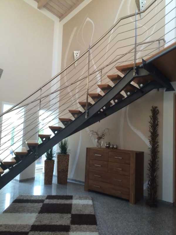 Rundes Treppengeländer aus Edelstahl