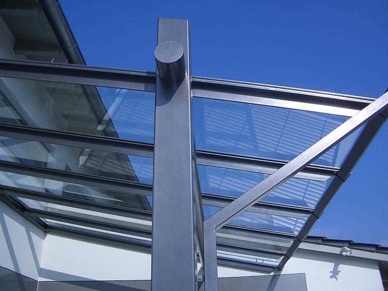 Verzinkte und pulverbeschichtete Terrassenüberdachung