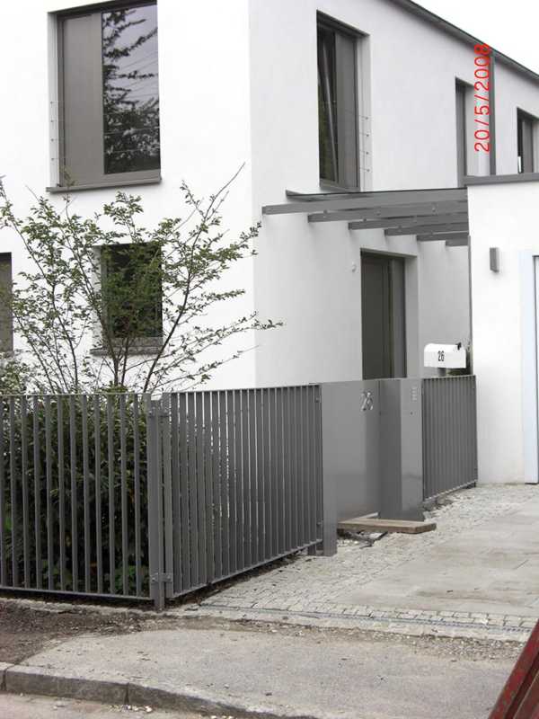 Verzinkter und pulverbeschichteter Gartenzaun